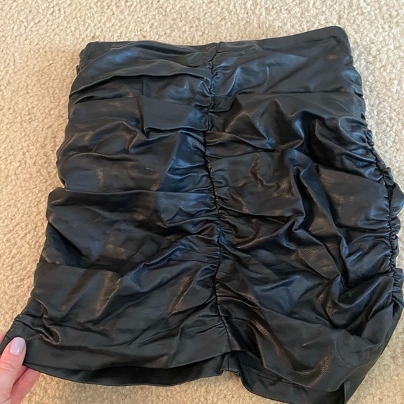 ASTR THE LABEL FAUX LEATHER RUCHED MINI - Picture 1 of 3